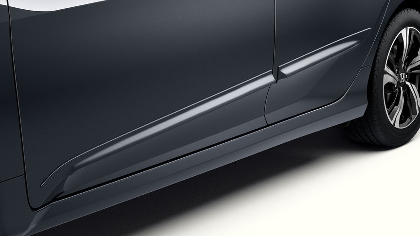 Plan rapproché des protections latérales de la Honda Civic 4 portes.