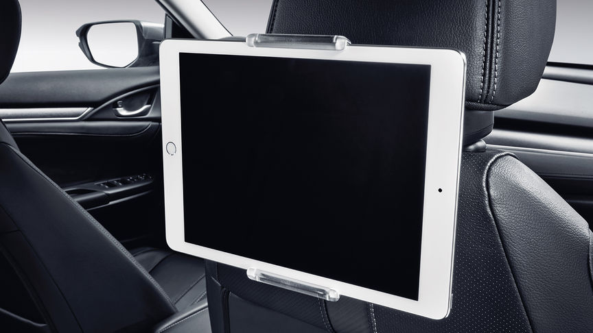 Plan rapproché du support de tablette de la Honda Civic 4 portes.