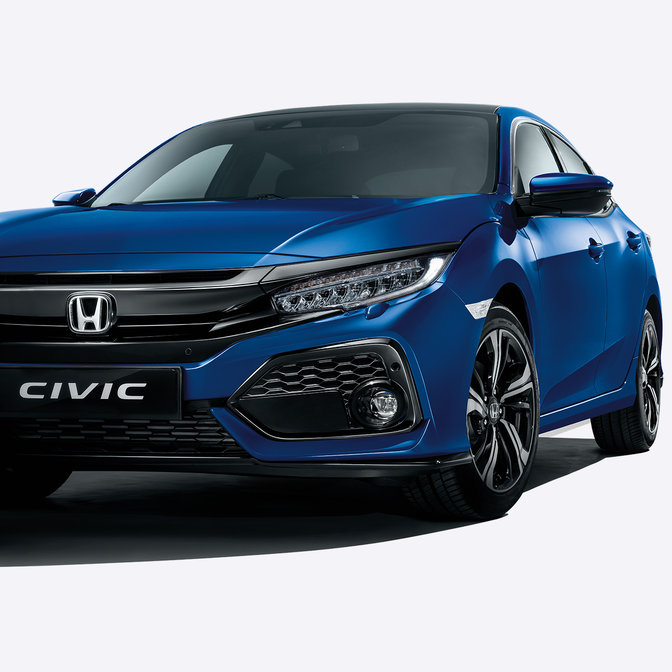 Vue de trois quarts face de la Honda Civic.