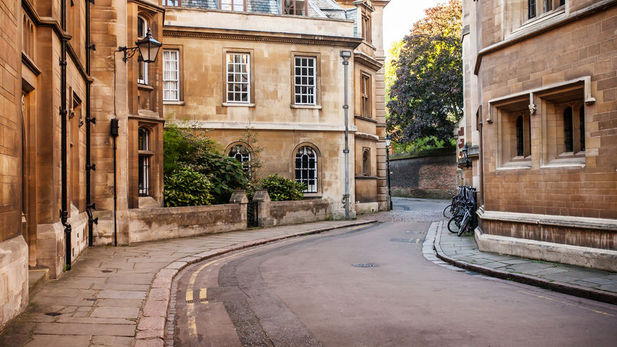 Cliché d'une petite route tranquille