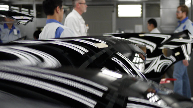 Techniciens dans l'usine