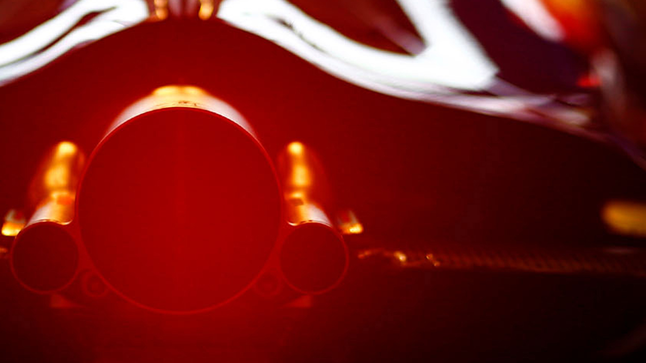 Gros plan sur le moteur Honda de la voiture F1.