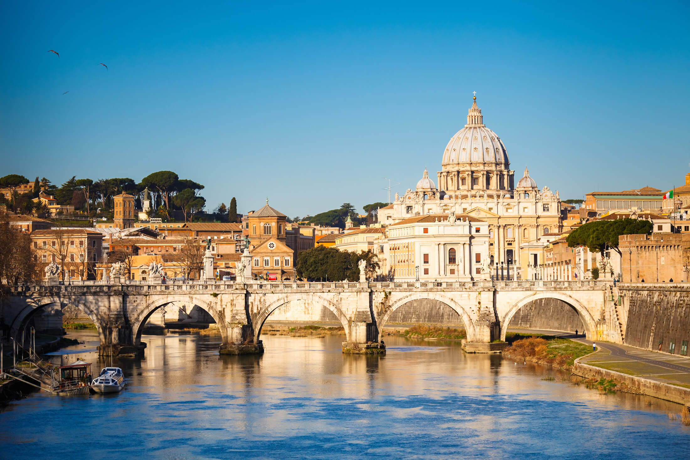 À la découverte du Tibre jusqu’à la Basilique Saint-Pierre à Rome, Italie