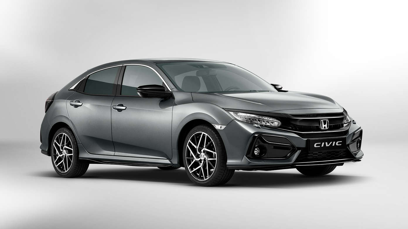 Vue de trois quarts avant de la Honda Civic 5 portes avec pack Black Line.