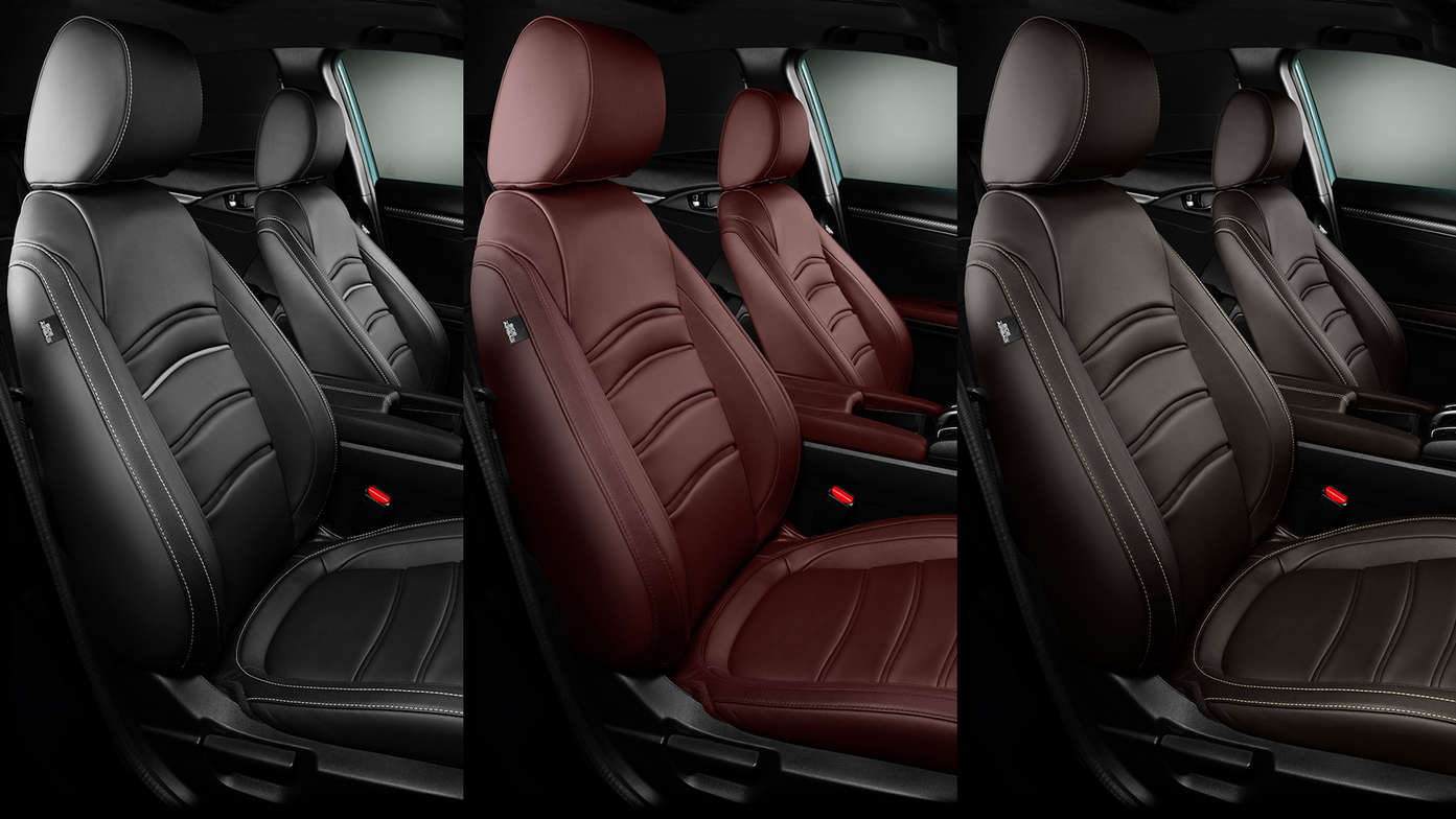 Gros plan sur la sellerie cuir Honda Civic 5 portes en rouge Bordeaux, noir Midnight et brun Mokka.