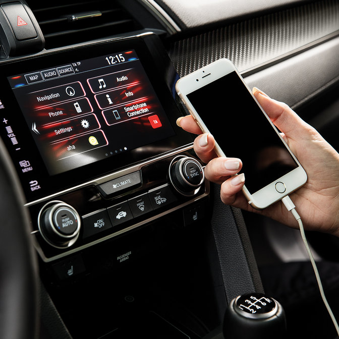 Gros plan du système d'infodivertissement Honda CONNECT avec Apple iPlay.