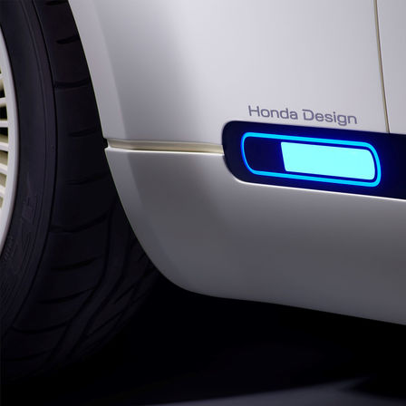 Gros plan sur l'alimentation de la batterie de la Honda Urban EV Concept.