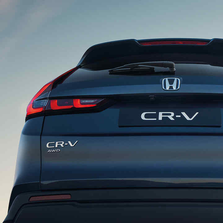 Gros plan sur l’arrière du Honda CR-V hybride.