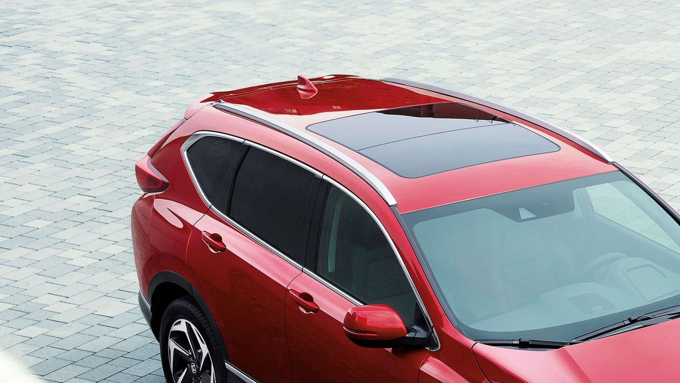 Gros plan de trois-quarts face du Honda CR-V.