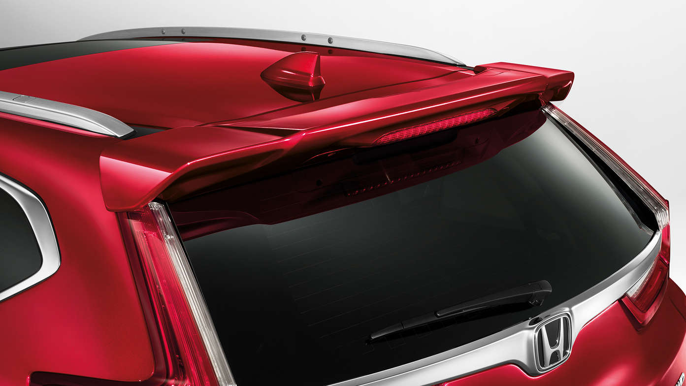 Gros plan arrière sur le spoiler du hayon du Honda CR-V.