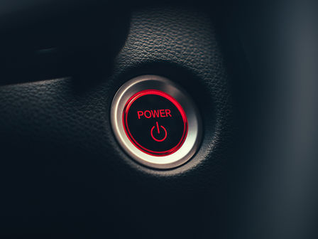 Gros plan sur le bouton de démarrage du Honda CR-V Hybrid.
