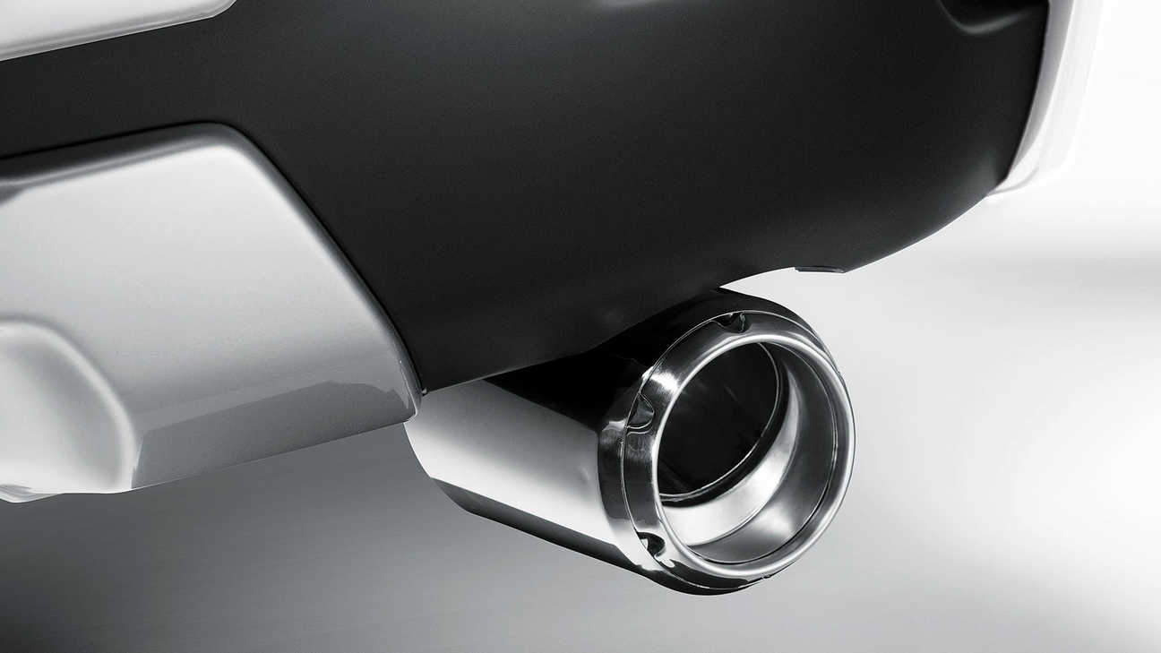 Gros plan sur la garniture d'échappement du Honda CR-V Hybrid.