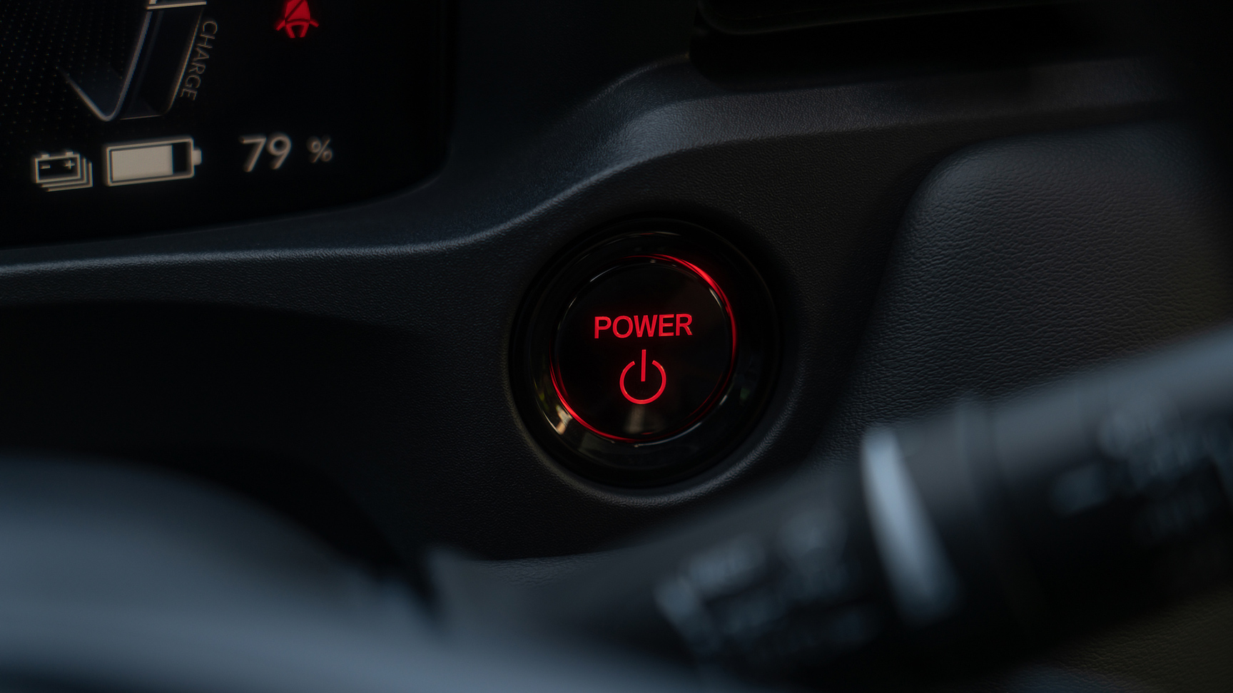 Gros plan sur le bouton d’allumage du Honda e:Ny1.