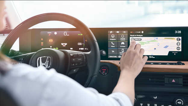 Gros plan sur l'écran d'info-divertissement de la Honda e.