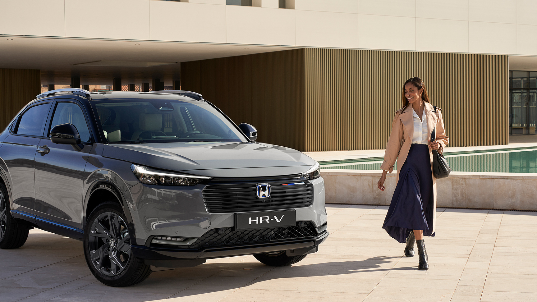 Honda HR-V avec pack Black dans une allée