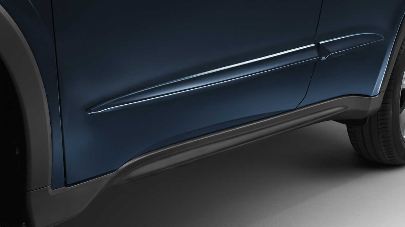 Gros plan sur les baguettes de protection latérales du Honda HR-V.