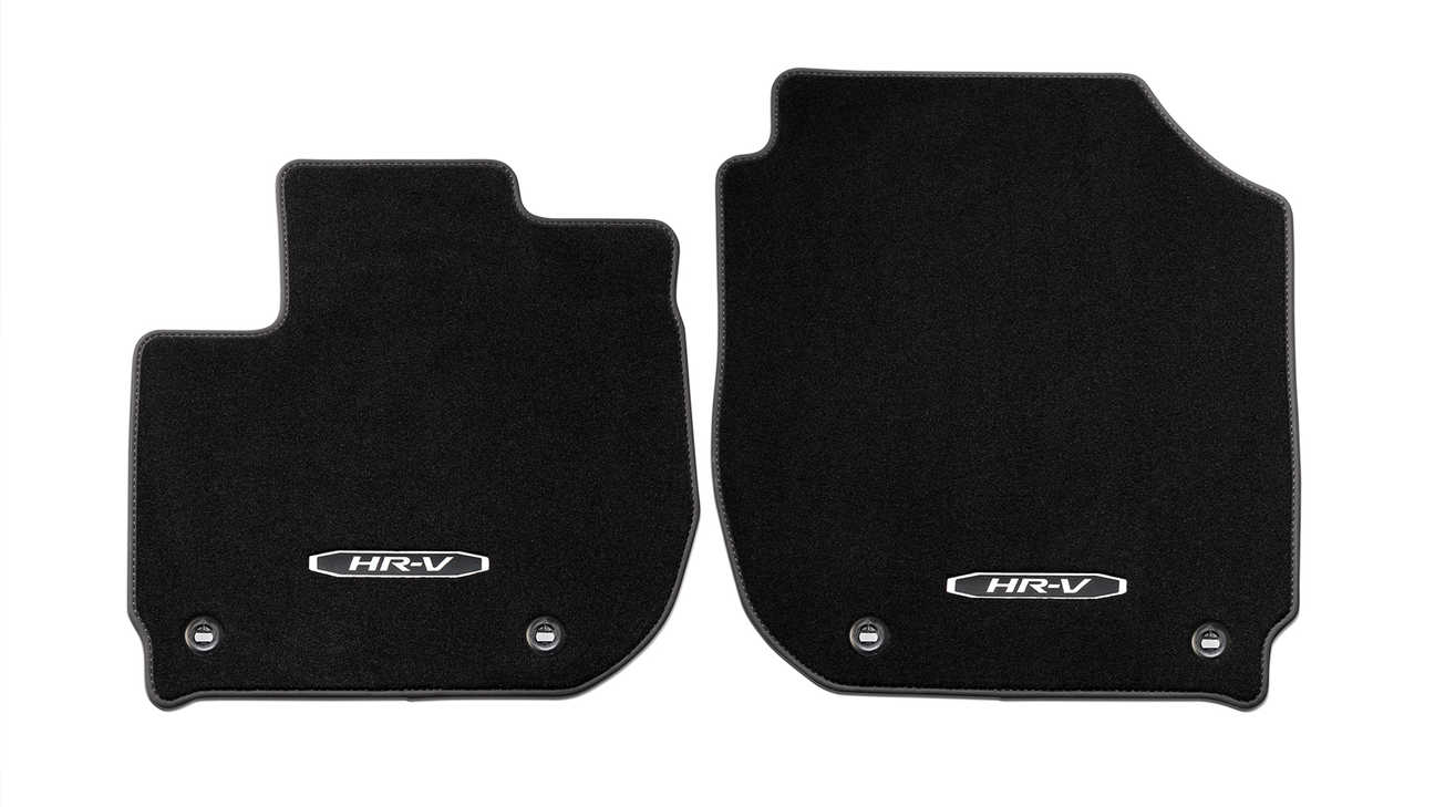Gros plan sur les tapis de sol Élégance du Honda HR-V.