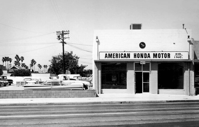 Photo historique de la Honda Motor Co. &agrave; Los Angeles.