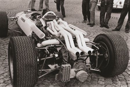 Vue de trois quarts arri&egrave;re de la Honda RA273.