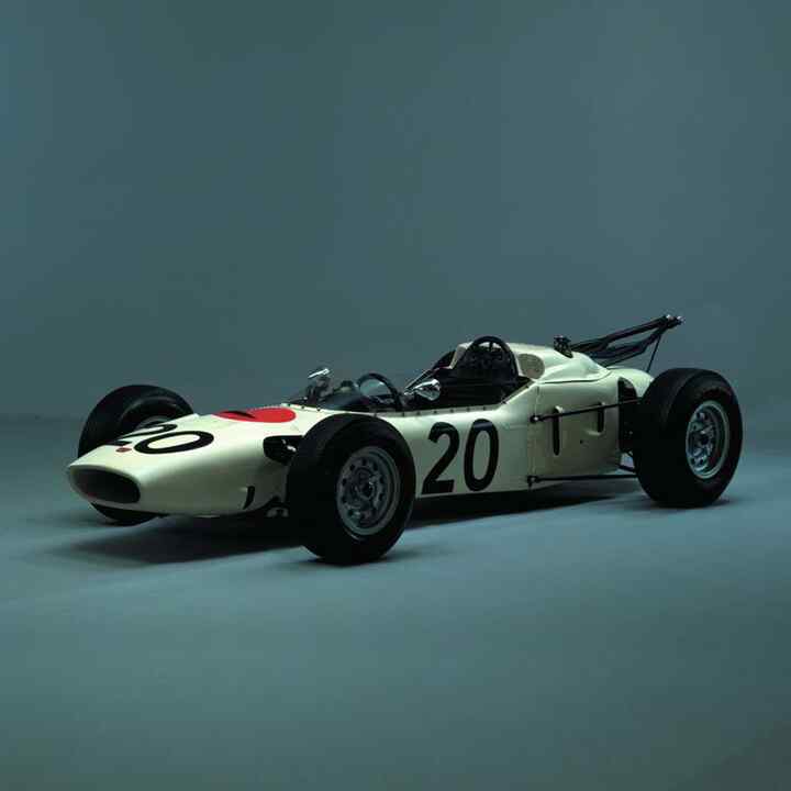 Vue de trois quarts avant de la voiture de Formule 1 Honda.