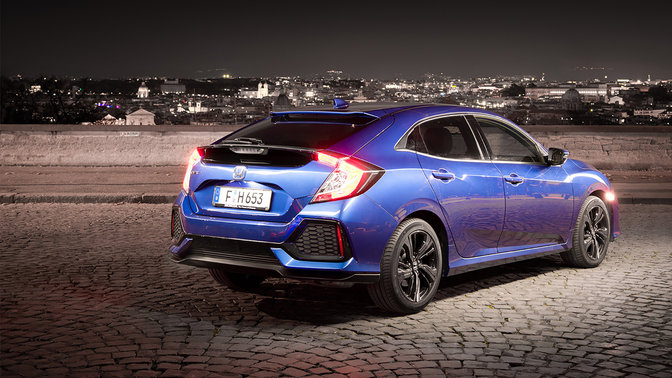 Vue de trois quarts arri&egrave;re de la Honda Civic 5&nbsp;portes.