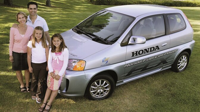 La première famille à acheter une Honda FCX.