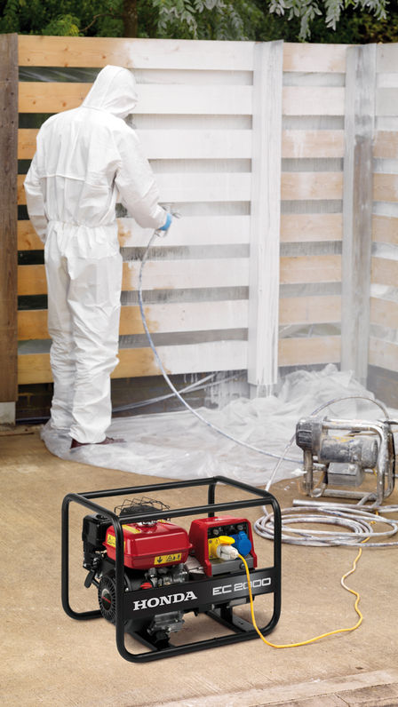 Groupe &eacute;lectrog&egrave;ne Endurance utilis&eacute; par un mod&egrave;le.