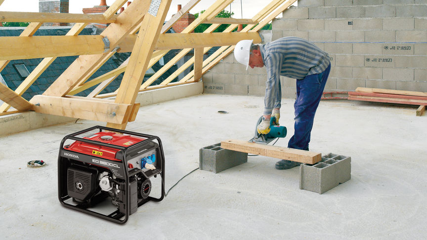 Groupe &eacute;lectrog&egrave;ne Endurance High-Performance utilis&eacute; par un mod&egrave;le.