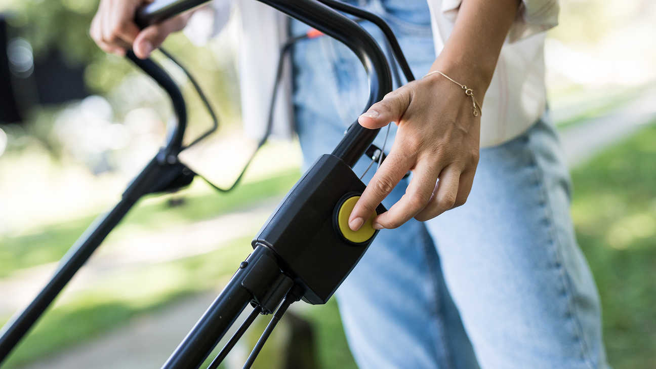 Close up of izy-ON starting button.