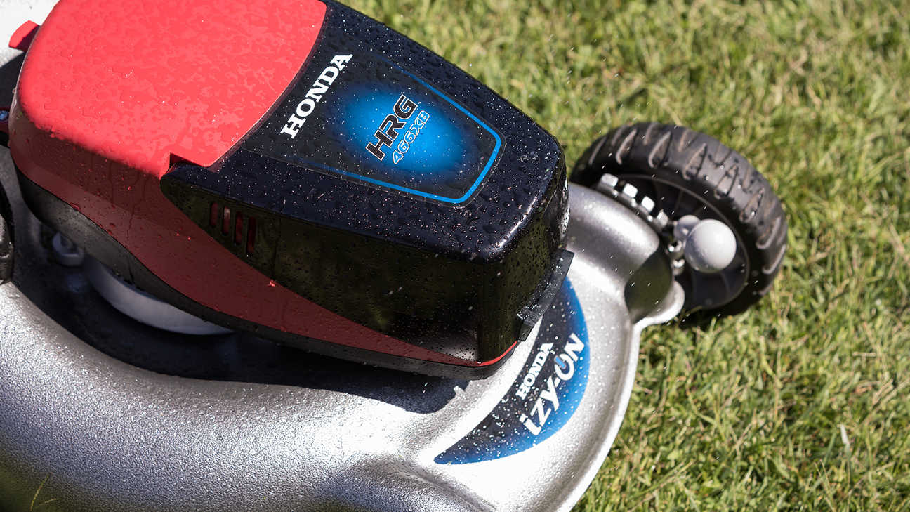 Close up top view izy-ON cordless mower.