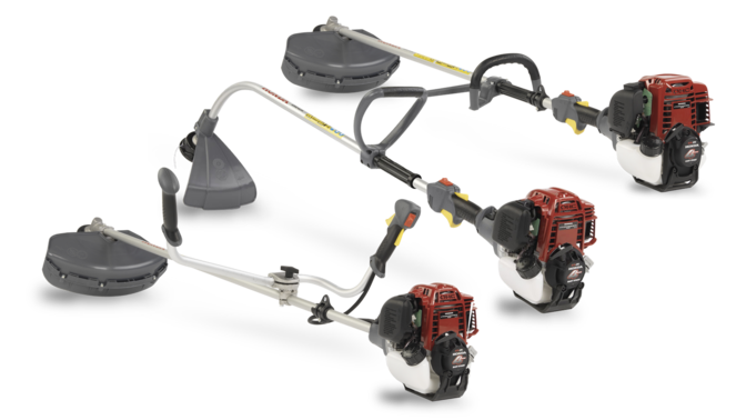 3&nbsp;d&eacute;broussailleuses tourn&eacute;es vers la gauche.