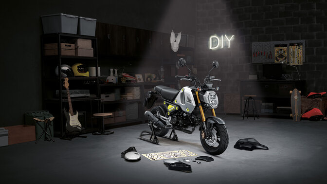 Image studio de trois-quart avant de la Honda MSX125 Grom