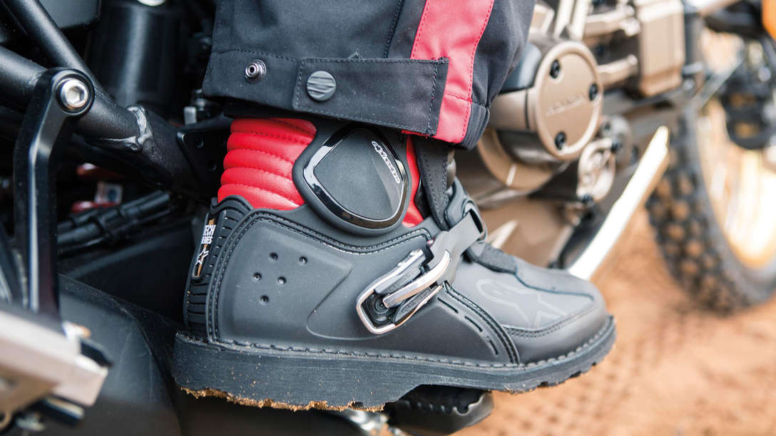 Vue lat&eacute;rale rapproch&eacute;e de la botte Adventure