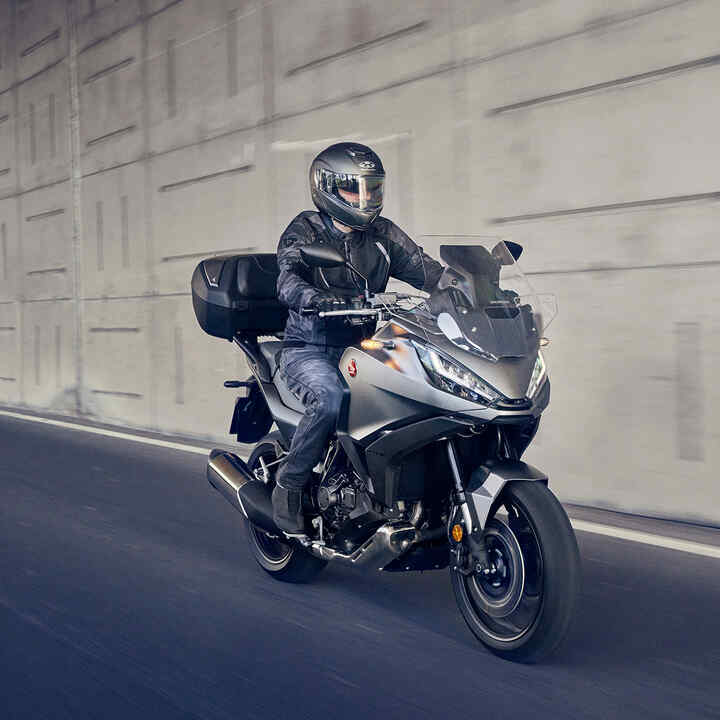 Vue du modèle Honda NT1100 en situation