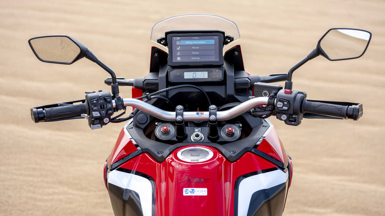 Gros plan sur le point de vue du pilote de la Honda Africa Twin