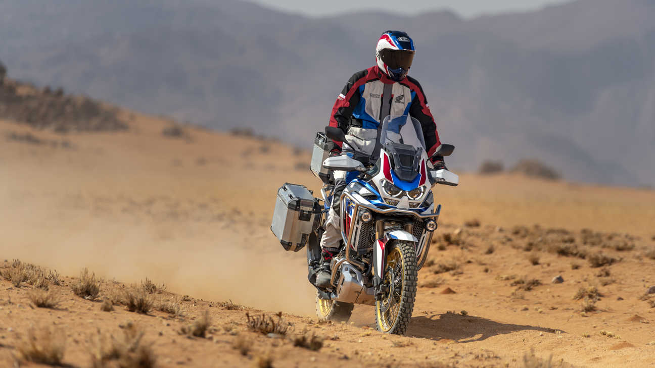 Gros plan sur le guidon de la Honda Africa Twin Adventure Sports