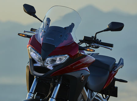Vue de trois-quarts avant gauche de la VFR800X