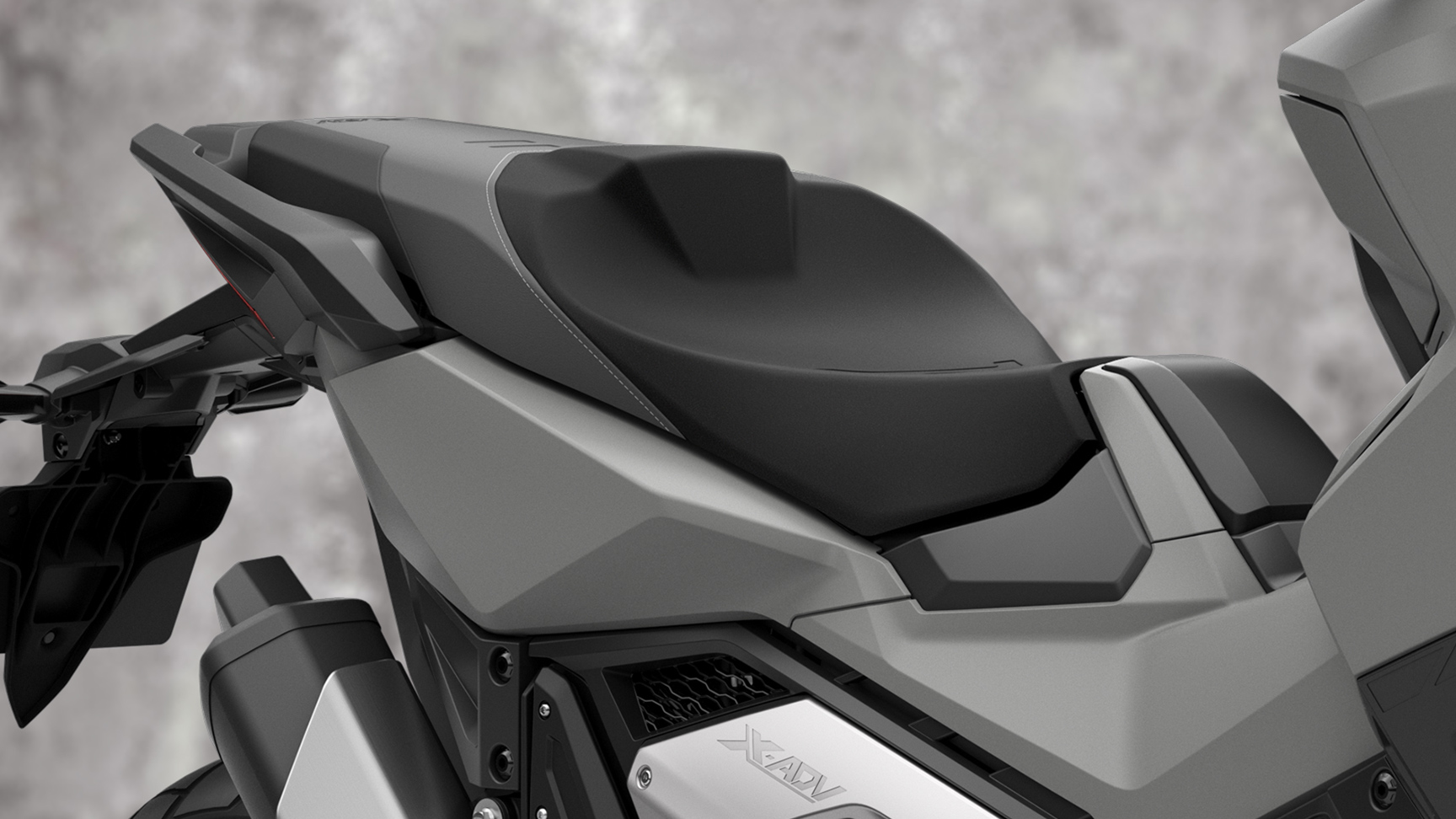Gros plan de la selle du Honda X-ADV.