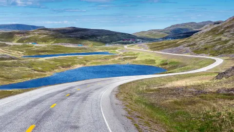 La route européenne 69 (E 69 en abrégé) est une route européenne reliant Olderfjord à Cap Nord dans le nord de la Norvège. Cette route longue de 129 km compte cinq tunnels d’une longueur totale de 15,5 km.