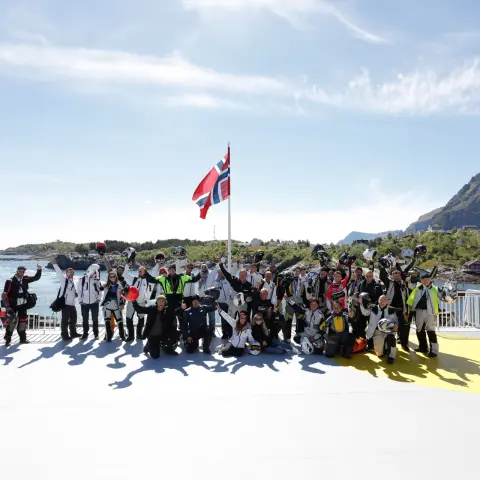 Groupe de motards en Islande. 
