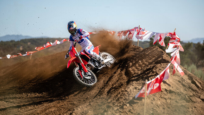 Honda CRF250R en compagnie du pilote de motocross Jett Lawrence