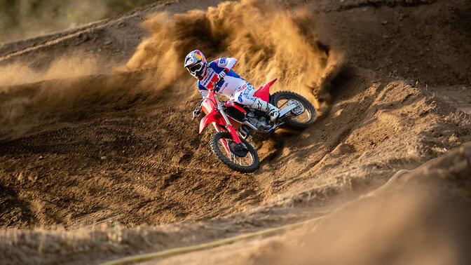 Honda CRF450R sur circuit de motocross