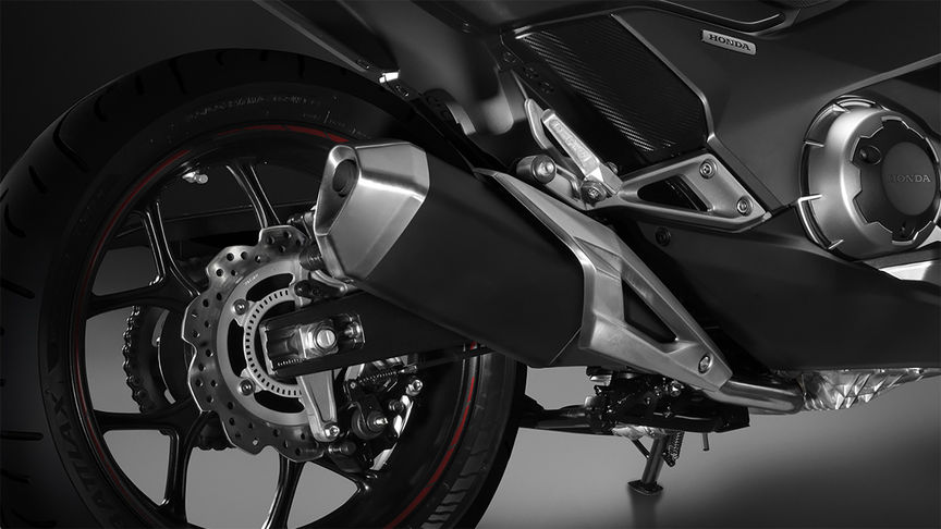 Échappement noir et argent