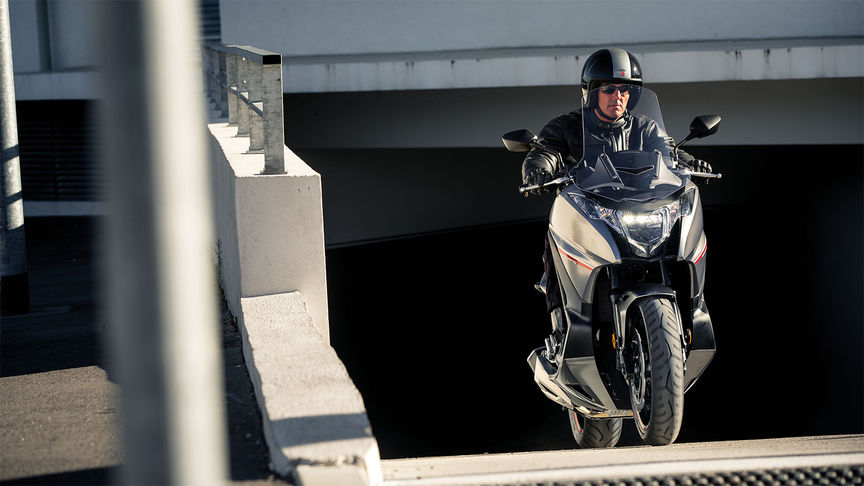 vue complète de l'Integra en mouvement dans un tunnel