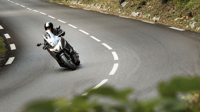 Integra en mouvement dans un virage