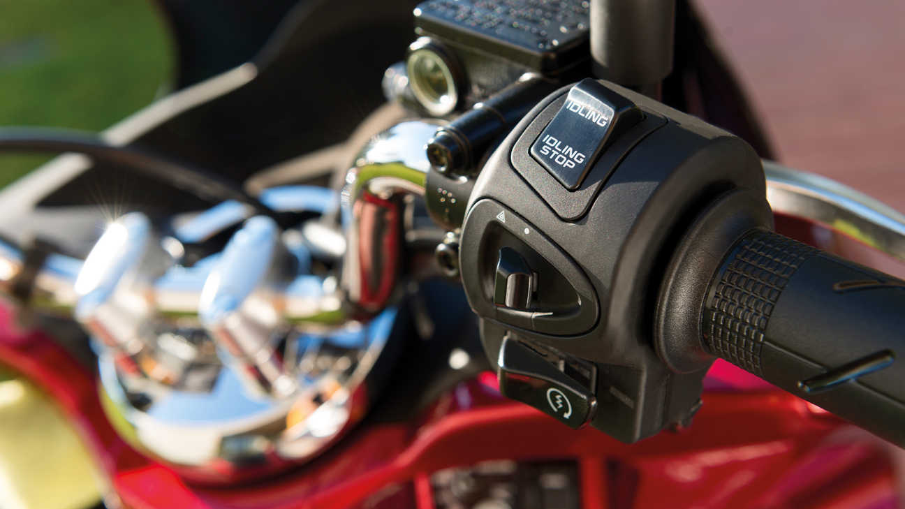 Honda-Scooter-PCX125-En situation-Rouge Pearl Siena-Idle Stop
