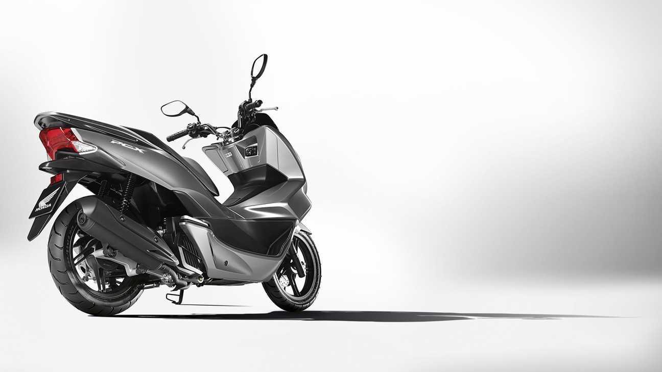 Honda-Scooter-PCX150-Studio-Argent Moondust Argent métallisé Moondust-Statique