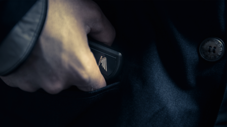 Gros plan sur la t&eacute;l&eacute;commande de la clef intelligente du Honda SH300i.