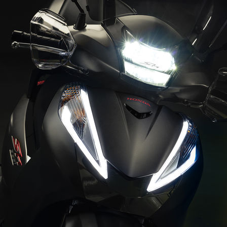 Gros plan de l'&eacute;clairage &agrave; LED du Honda SH300i.