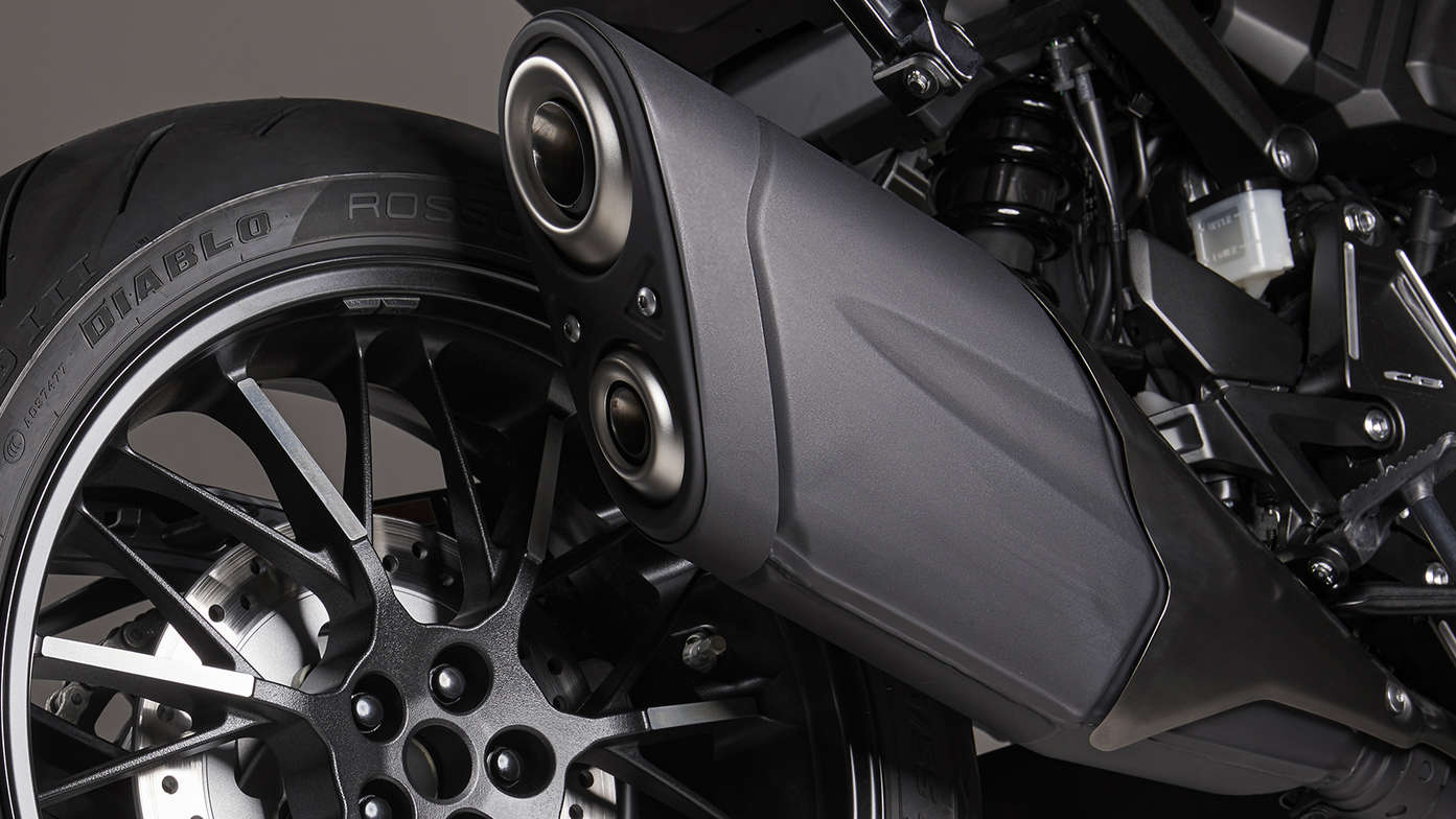 Honda CB1000R Black Edition, échappement noir de jais